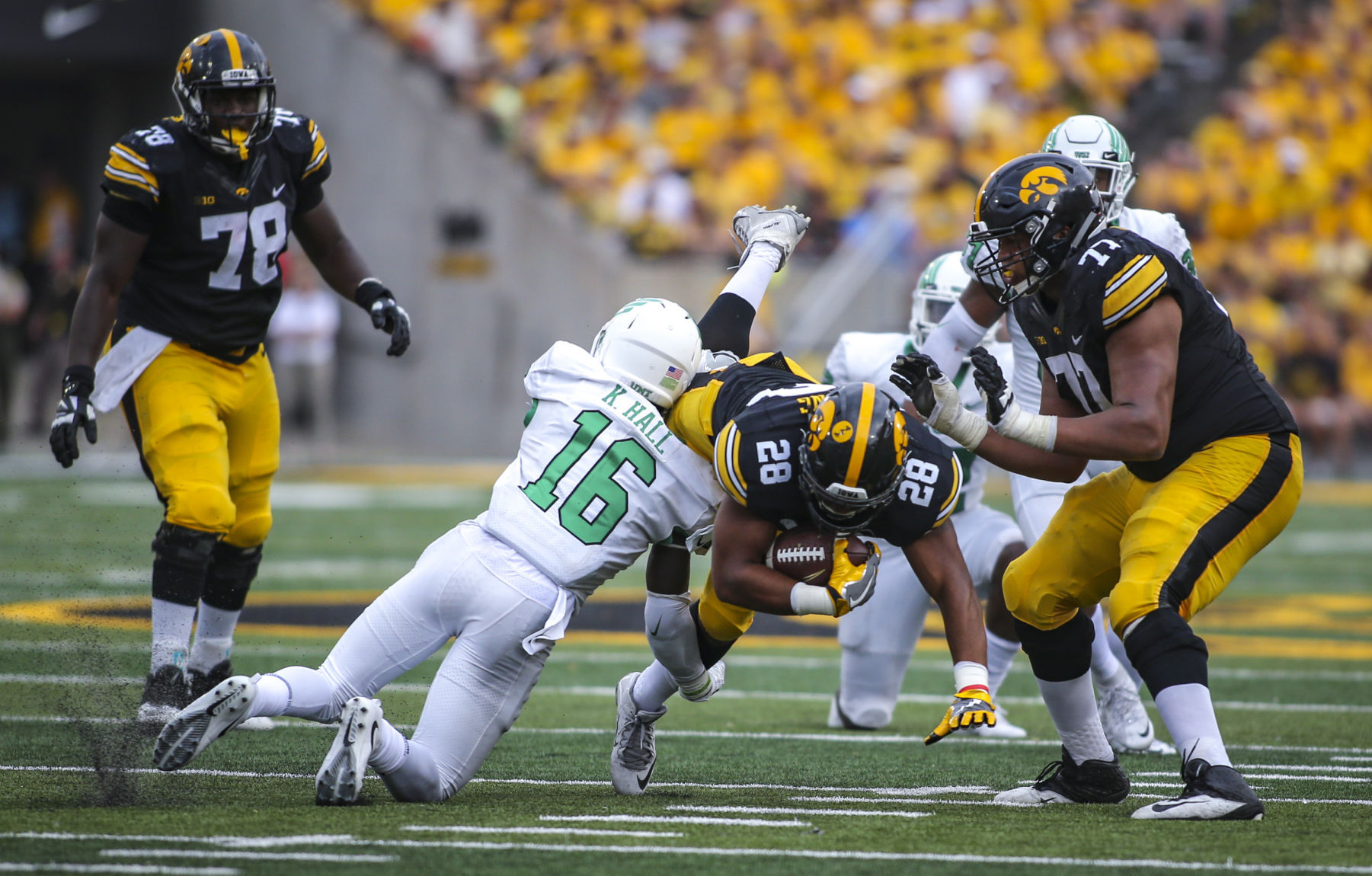 091617-IOWA-HAWKEYES-FB-041